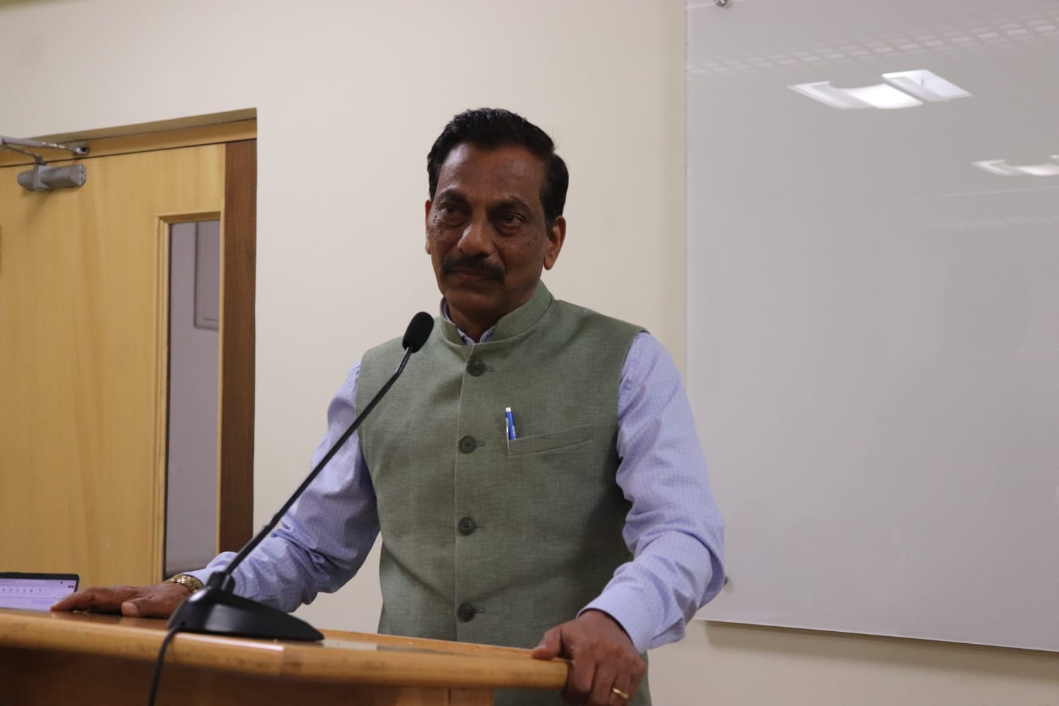 Shri Ravindra Bhandary